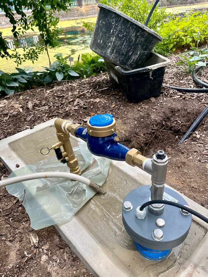 Brunnenpumpe im Botanischen Garten